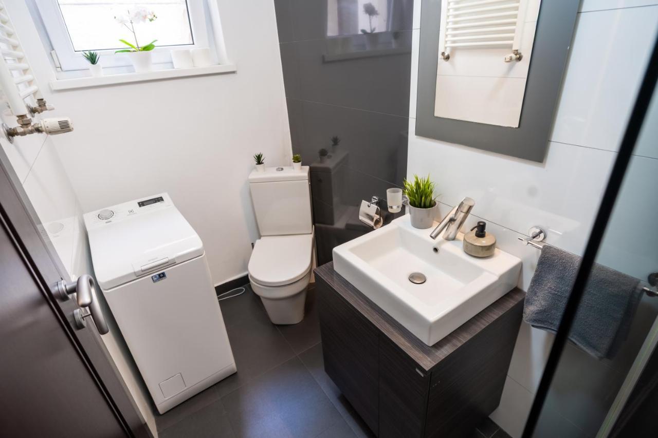 Cozy & Spacious Flat Near Victoriei Square Bucharest Luaran gambar