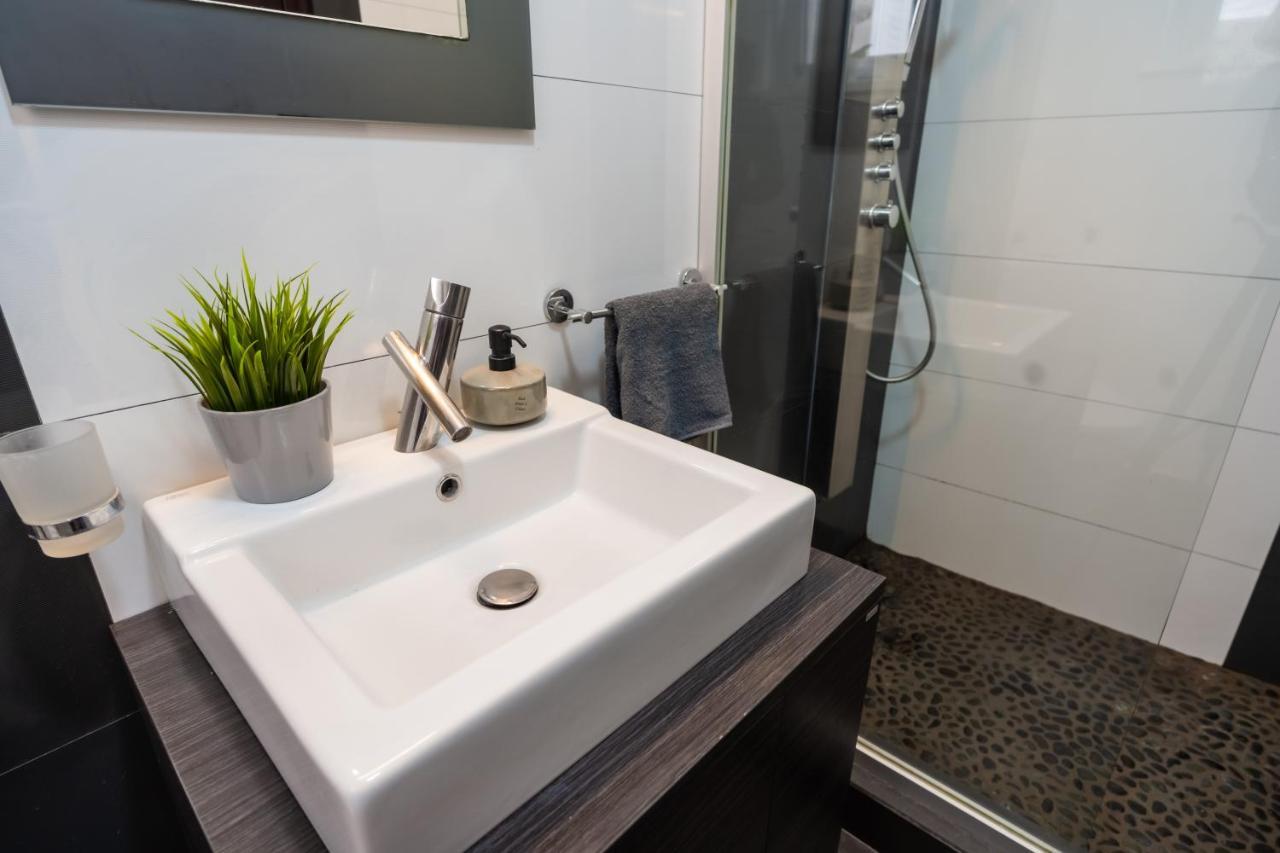 Cozy & Spacious Flat Near Victoriei Square Bucharest Luaran gambar